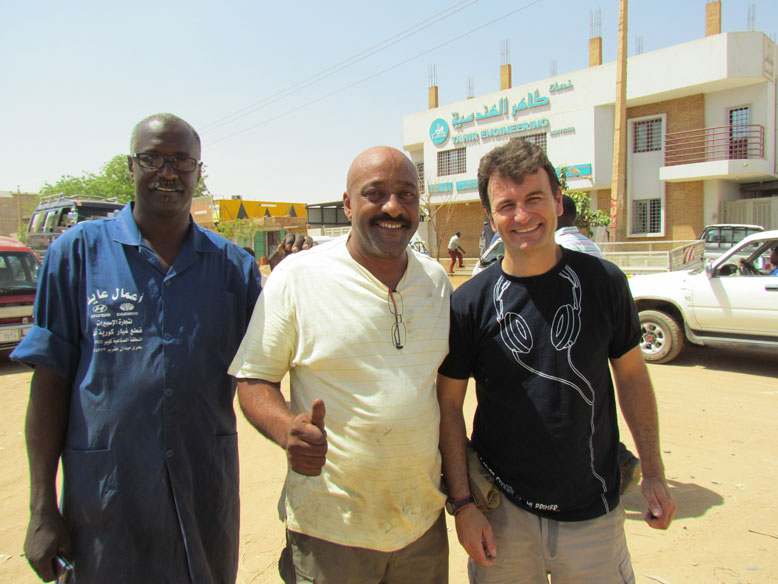 el gran jefe ZUhair con su jefe de taller